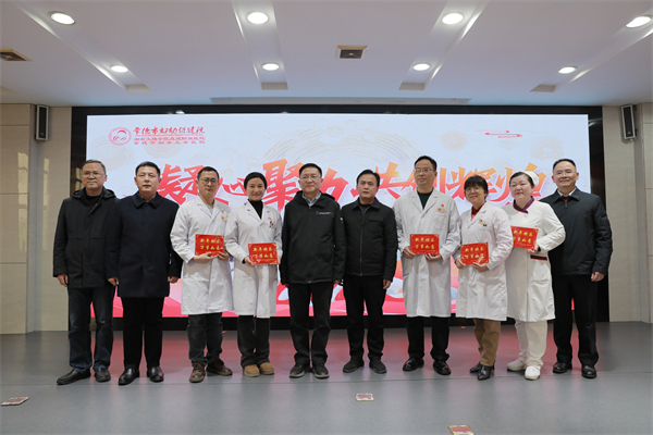 市領(lǐng)導(dǎo)慰問(wèn)我院一線醫(yī)務(wù)人員