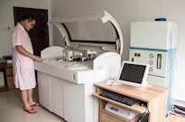 全自動(dòng)生化分析儀